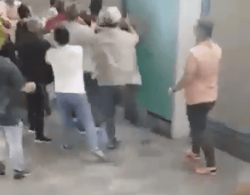 Niyet Ettiler Allah Rızası İçin Kadın Makinisti Linç Etmeye