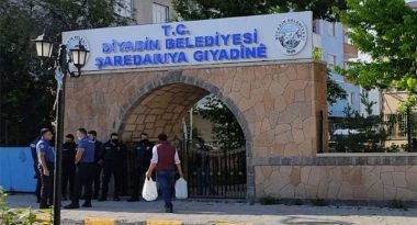 agri-diyadin-belediyesi-es-baskani-betul-yasar-gozaltina-alindi-755772-5