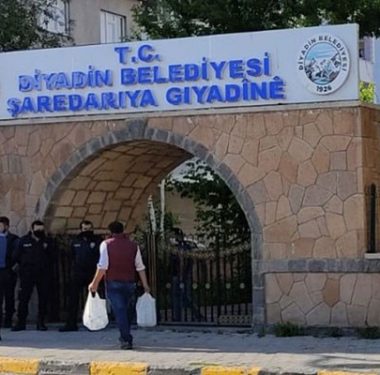 agri-diyadin-belediyesi-es-baskani-betul-yasar-gozaltina-alindi-755772-5