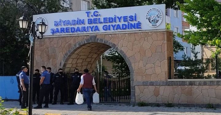 agri-diyadin-belediyesi-es-baskani-betul-yasar-gozaltina-alindi-755772-5