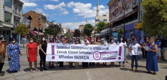 Kadınlar Sokakta: İstanbul Sözleşmesi’ni Uygulayın