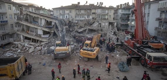 Deprem Yıkıntılarından Yandaşa Rant Çıktı!