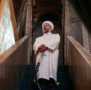 Erbaş, Kılıcı Elinden Bırakmıyor 10 kilic3-4