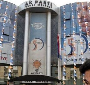 AKP Genel Merkezi, 12 İlçe Başkanını İstifa Ettirdi