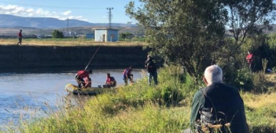 Serinlemek için Suya Giren Çocuklar Kayboldu