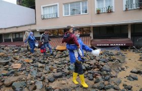 Batı Karadeniz’deki Sel Felaketinde Can Kaybı Artıyor! 2 thumbnail