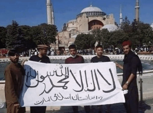 Ayasofya’da Taliban Bayrağı Açtılar