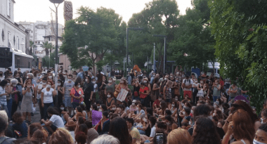 izmir-kadin1-690x425