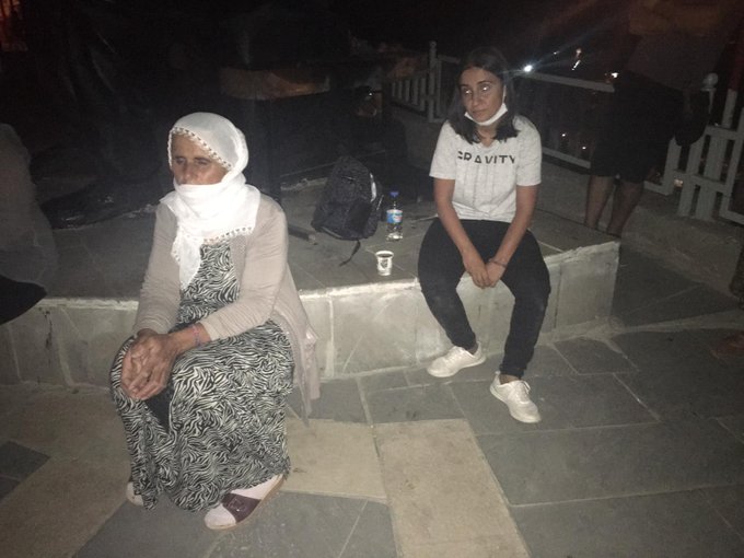 Gülistan Doku'nun Annesi ve Ablasından Oturma Eylemi 4 EhVMXRCWAAEZQGK