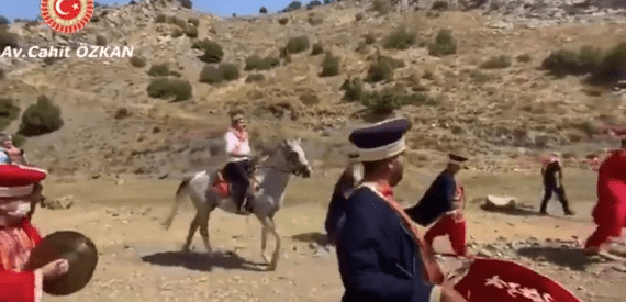 AKP, Osmanlıcılığa ve Irkçılığa Sarılmaya Devam Ediyor