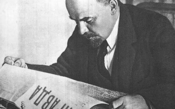 lenin-reading-pravda