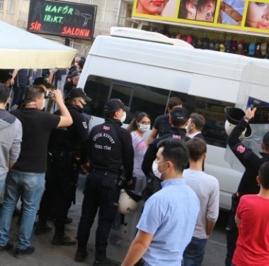 HDP Binalarına Baskın, Eşbaşkanlara Gözaltı 9 690x390cc-amd-22-10-2020-hdp-yenisehir-bincavkirin-daxuyani6