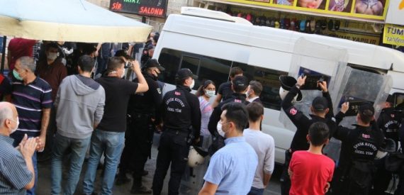 HDP Binalarına Baskın, Eşbaşkanlara Gözaltı