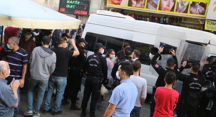 HDP Binalarına Baskın, Eşbaşkanlara Gözaltı