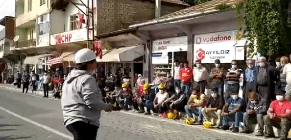 Ankara’ya Yürüyen Madenciler, İş Cinayetlerinde Can Veren Arkadaşlarını Andı