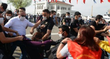 kadikoy-eylem-polis-saldirisi-660x330