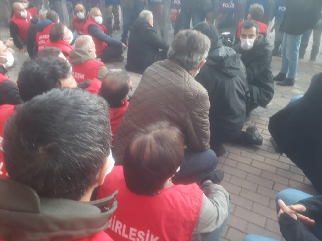 Ankara'ya Yürümek İsteyen Metal İşçilerine Polis Saldırısı 10 EnlCkjMXUAEiD6M