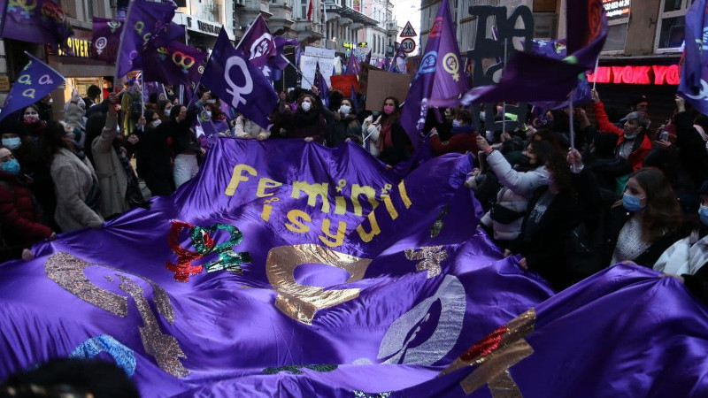 etha 20210308 istanbul 8mart gece yuruyusu 01