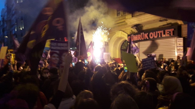 etha 20210308 istanbul 8mart gece yuruyusu 06