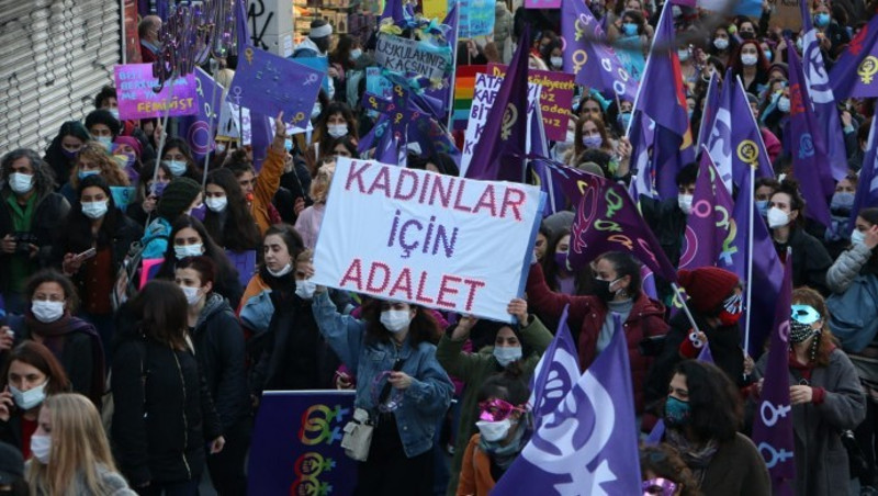 etha 20210308 istanbul 8mart gece yuruyusu 07