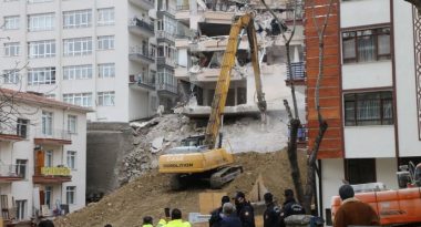 690x390cc-ank-13-04-2021-yikilan-apartman-rop2