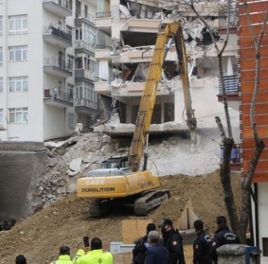 690x390cc-ank-13-04-2021-yikilan-apartman-rop2