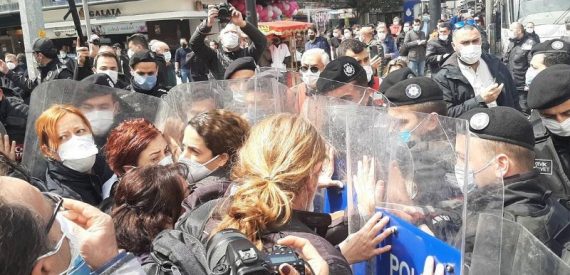 ‘Ölümleri Durdurun’ Diyen Sağlık Emekçileri, Polisin Hedefi Oldu