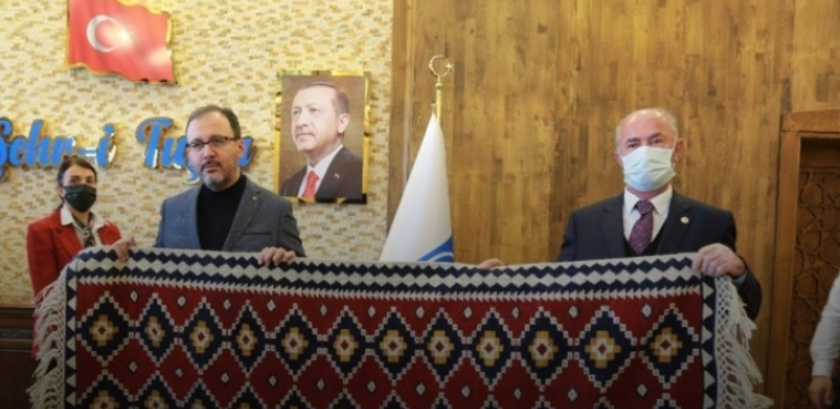AKP’li Başkan Gittiği Düğünlerin Takılarını Belediyenin Kasasından Karşılamış