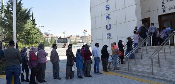 Bir Ayda 250 Bin Kişi İşsiz Kaldı