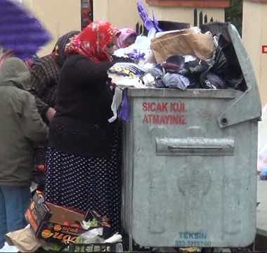 aksam-yemegini-copten-topladilar-5894439_o