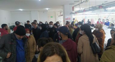 fabrikayi-terk-etmiyor