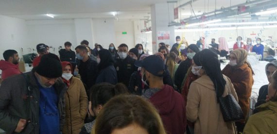 Ücretleri Ödenmeyen Teksil İşçileri Fabrikayı Terk Etmiyor