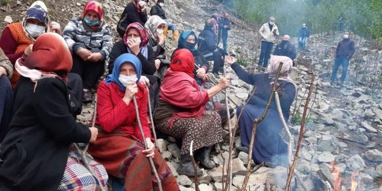 İkizdere’de Taş Ocağına Tepki: Köy Kadınları Makineleri Durdurdu