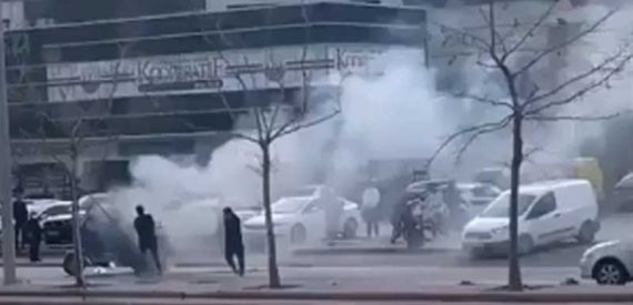 Seyyar Satıcı Zabıtaya İsyan Etti, Tezgahını Yaktı