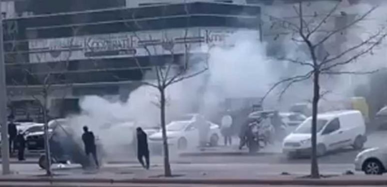 Seyyar Satıcı Zabıtaya İsyan Etti, Tezgahını Yaktı