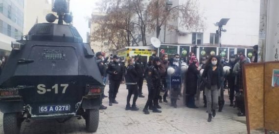 Kadınların İstanbul Sözleşmesi Eylemine Polis Engeli