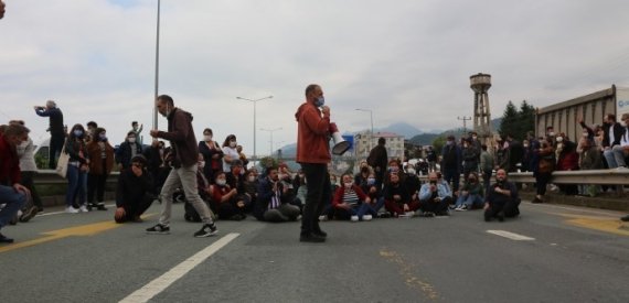 Hopalı Çay Üreticileri Uluslararası Transit Yolunu Kapattı