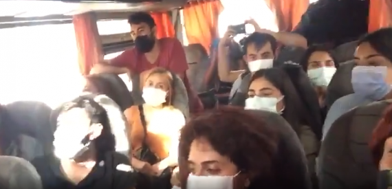 Gözaltı Aracında 1 Mayıs Marşı Söylediler
