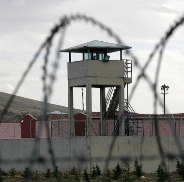 akp-ceza-infaz-mevzuatinda-degisiklik-icin-mini-paket-hazirliyor-anne-ve-baba-ayni-anda-cezaevinde-yatmayacak-BfcGN8UL