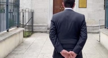 İmamoğlu'na 'Türbede Elleri Arkasına Bağlı Şekilde Gezinme' Soruşturması 3 imamoglu1