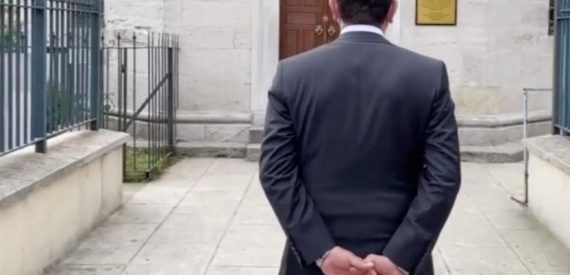 İmamoğlu’na ‘Türbede Elleri Arkasına Bağlı Şekilde Gezinme’ Soruşturması