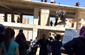 insaattan-dusen-isci-hayatini-kaybetti