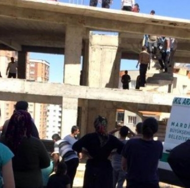 insaattan-dusen-isci-hayatini-kaybetti