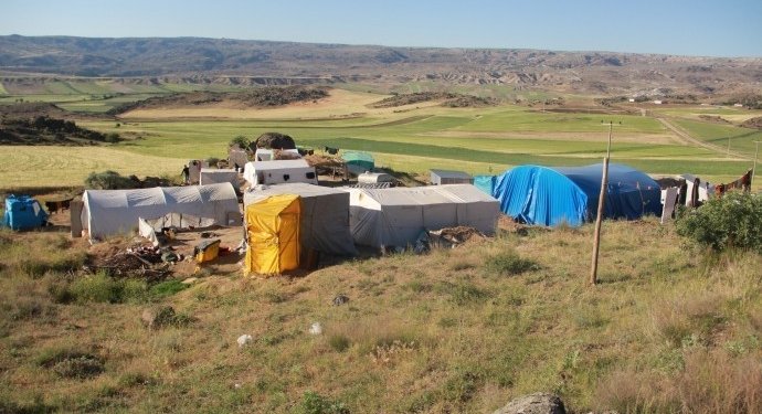 Tarım İşçilerinin Elektriği Yok, Su için 2 KM Yürüyorlar