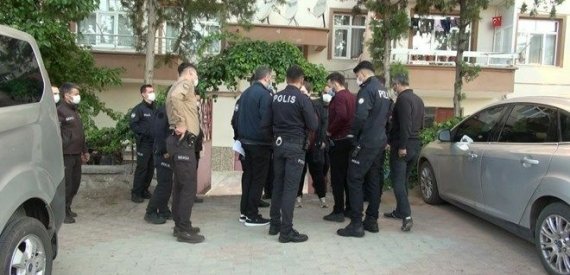 Cinsiyetçi Katil, Eşini Boynundan Bıçaklayarak Katletti