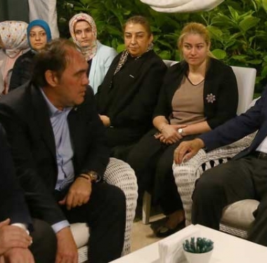 demiroren-ailesi-nde-akp-tartismasi-devran-donerse-bizi-yok-ederler-738617-5