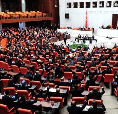 ki-haftalik-aranin-ardindan-tbmmde-mesai-basliyor-680x365_c