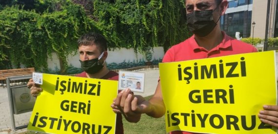 İşten Çıkarılan İki Taşeron İşçiden Belediye Önünde Oturma Eylemi