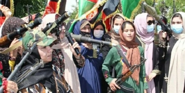 afganistan-kadinlar-talibana-karsi-silahlaniyor