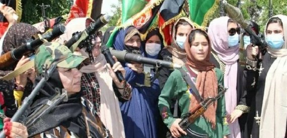 Afganistan’da Kadınlar Taliban’a Karşı Silahlanıyor